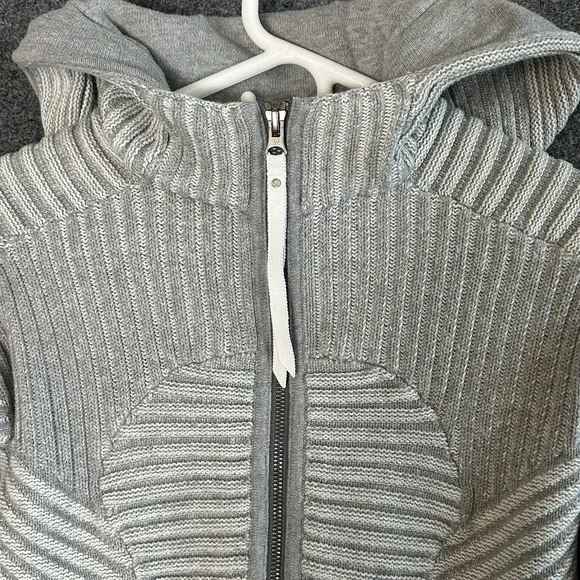 Lululemon Embrace Full Zip Hoodie Scuba Sweater -Gray - Women's Size 4 - EUC!!!! - Picture 8 of 16